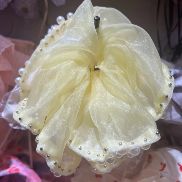 黄色莎莎珠珠大肠圈