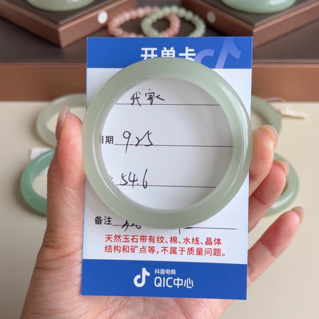 我****石英质玉未镶嵌手镯