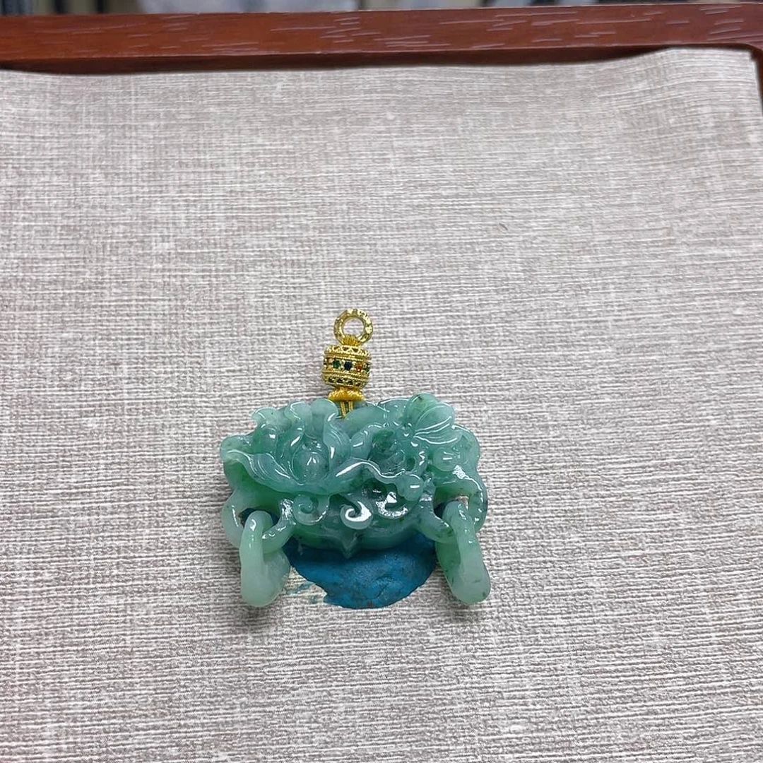 翡翠未镶嵌颈饰小锁