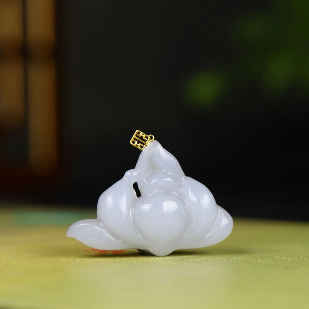 1007137和田玉冰烟紫莲花挂件