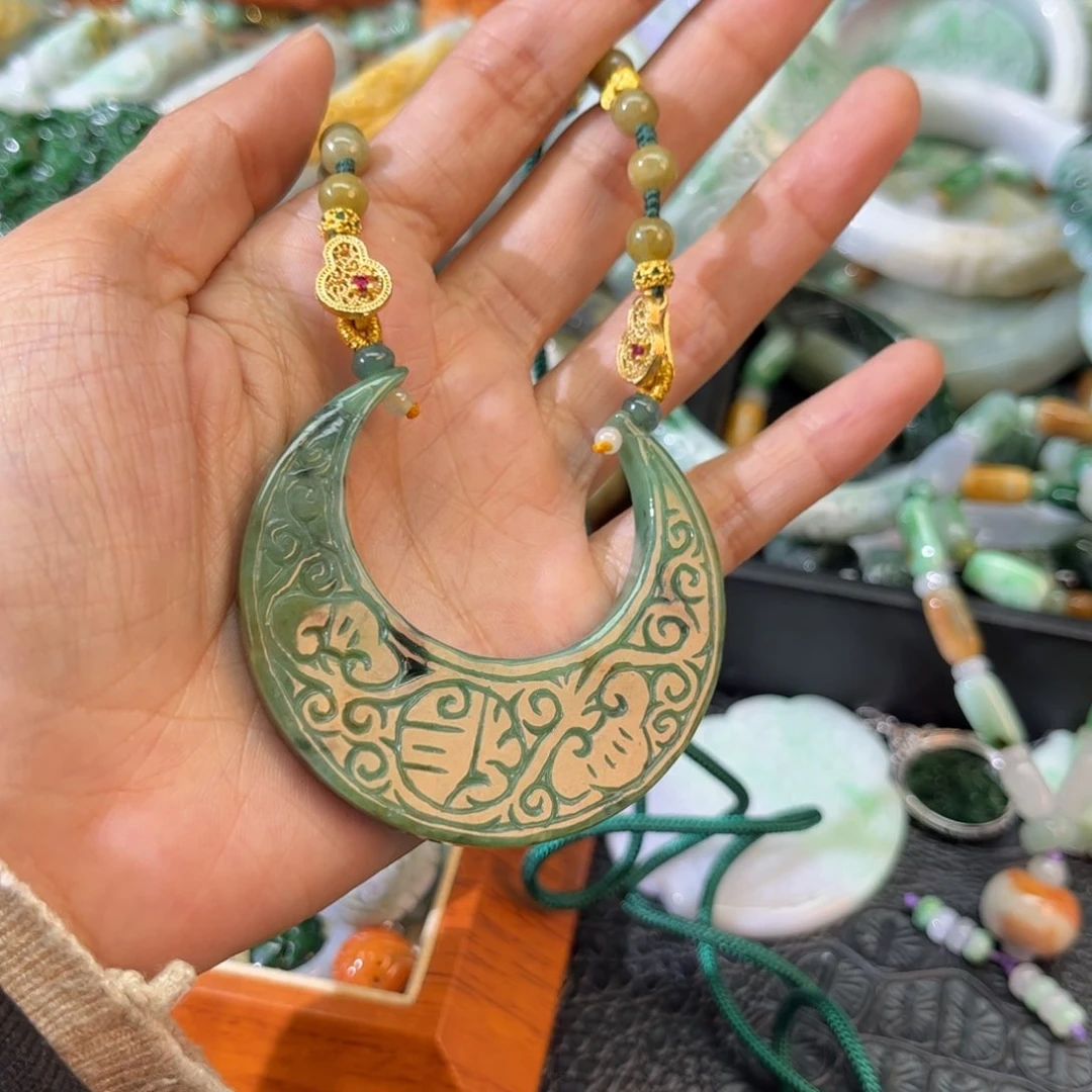 翡翠颈饰未镶嵌楚*丶待编款