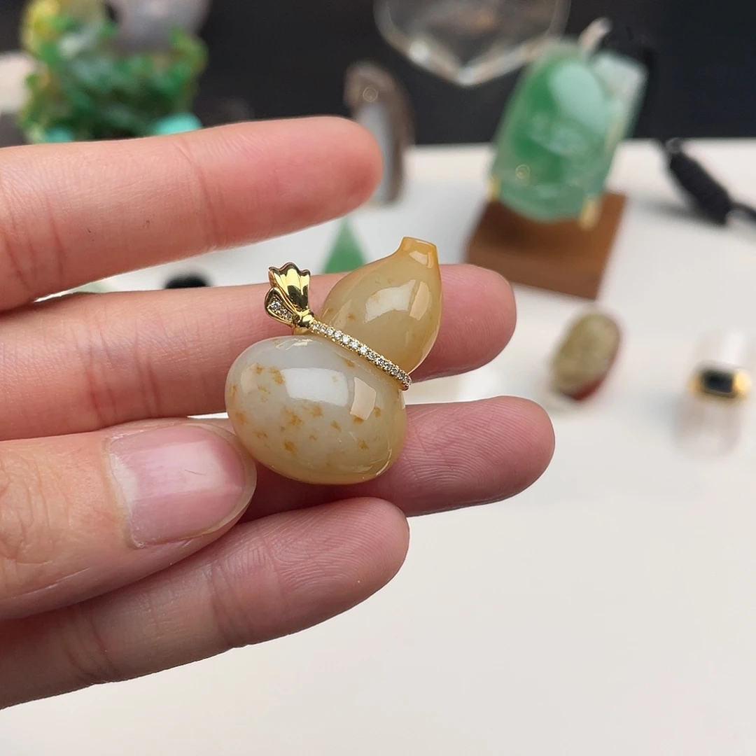 翡翠18K金镶嵌颈饰福禄满满