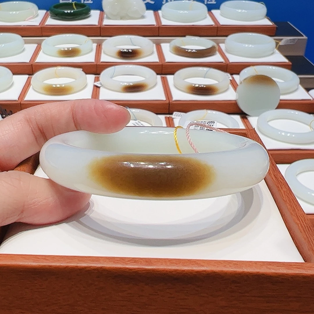 和田玉未镶嵌手镯一口糖5657