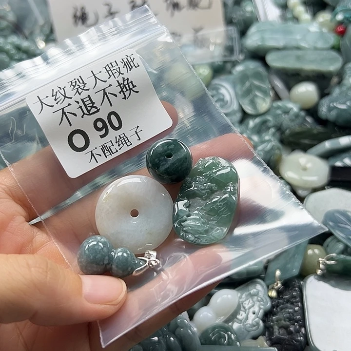 翡翠未镶嵌颈饰翡翠