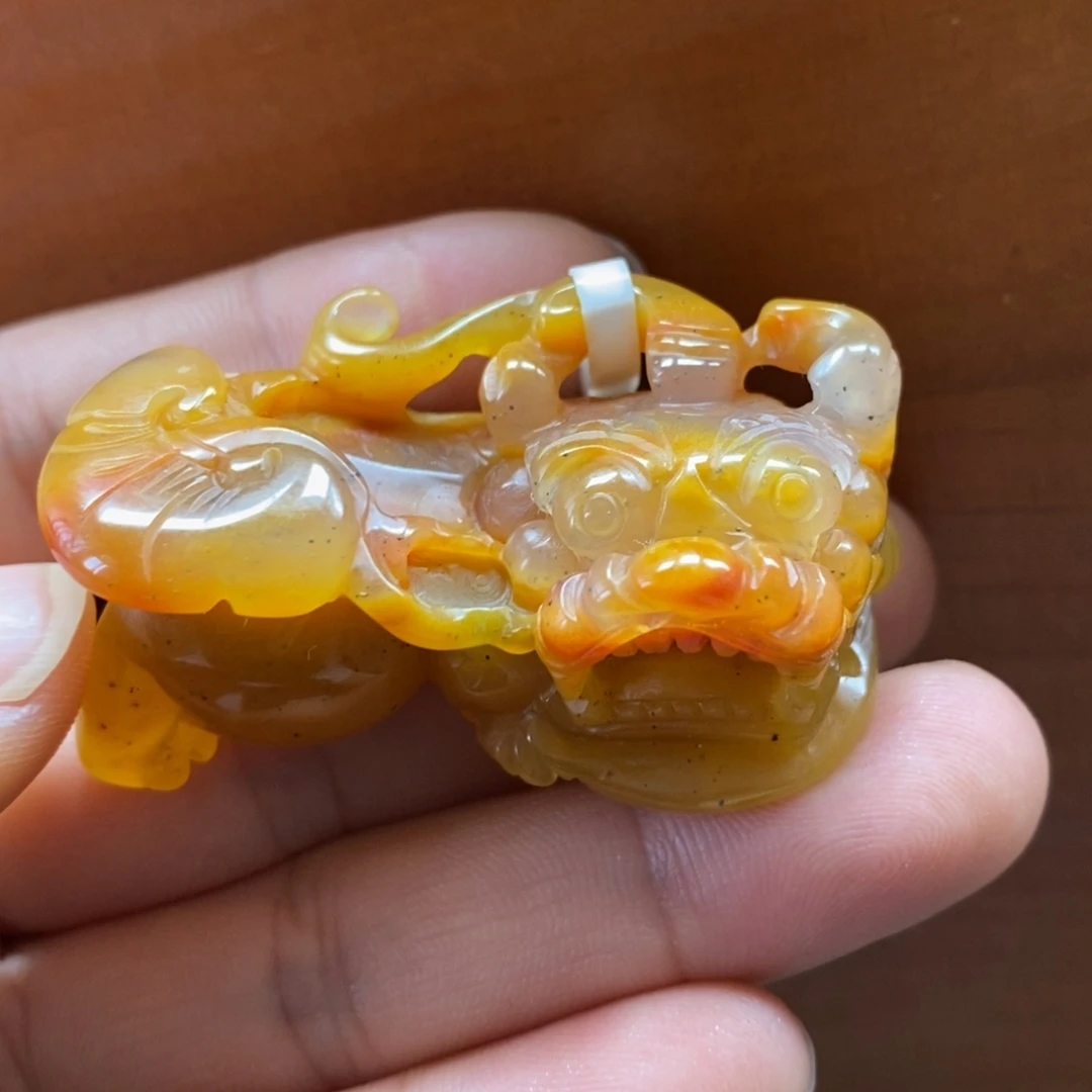 淡***生石英质玉（黄龙玉）未镶嵌颈饰