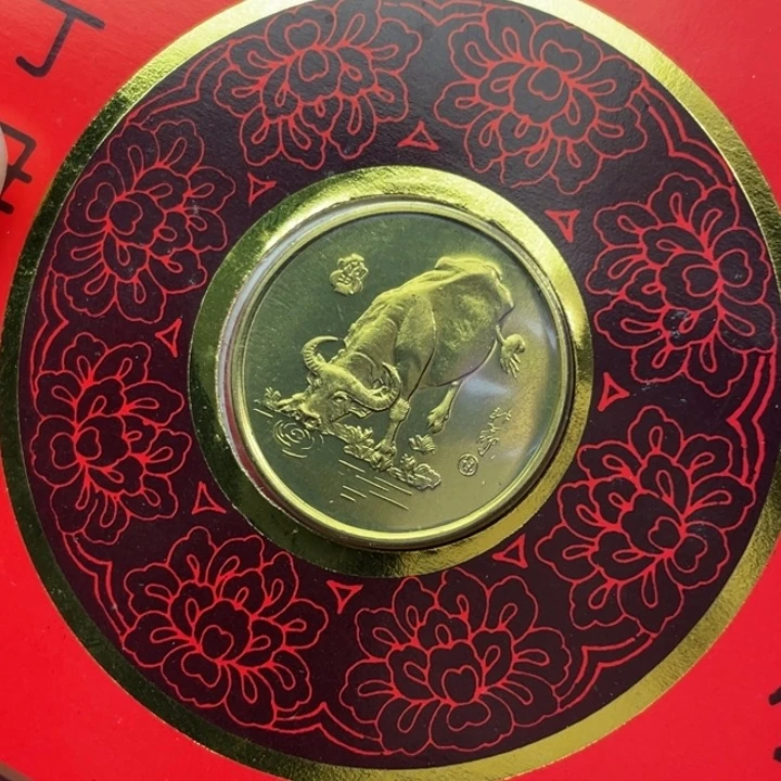 其他普通金属双面牛纪念章