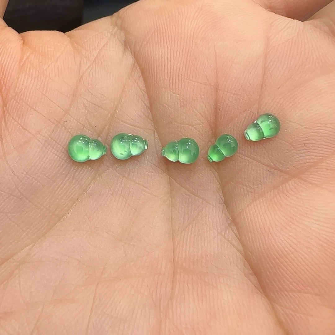 翡翠颈饰未镶嵌葫芦