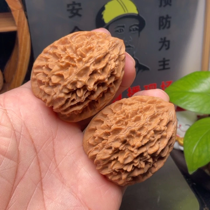 文玩核桃吊坠招财鼠42尺55克