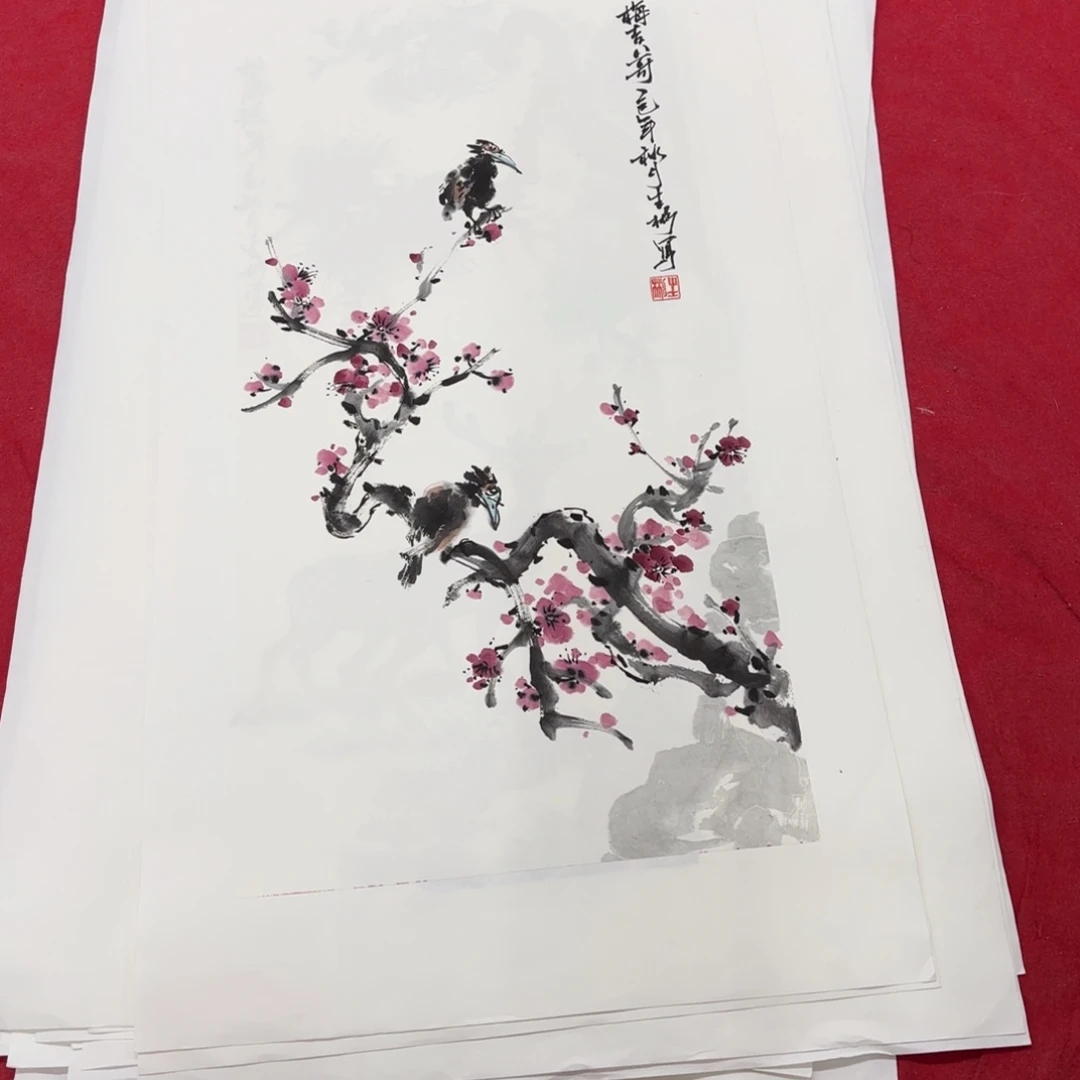国画花鸟等图案为一体而成