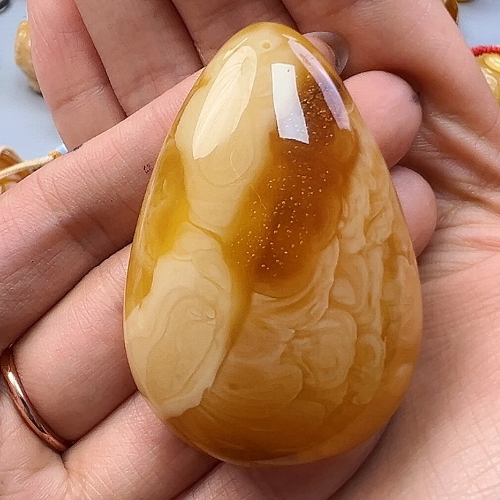 蜜蜡未镶嵌珠宝奇石