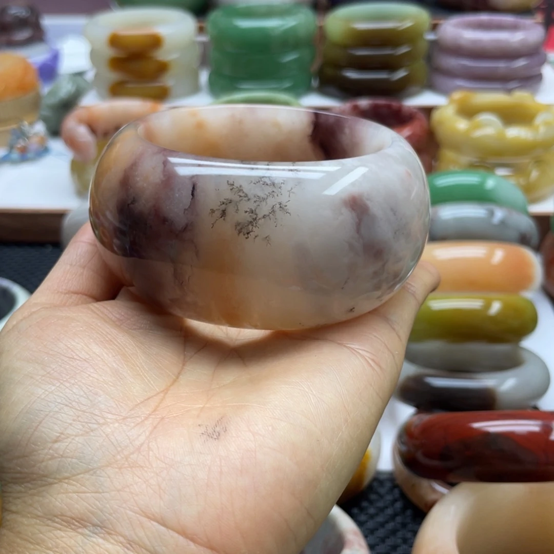 爱***零石英岩玉未镶嵌手镯