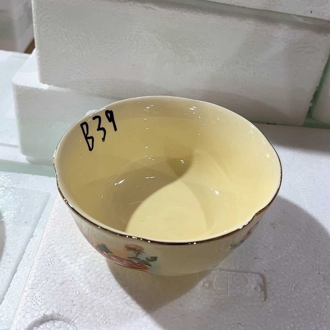 高端陶瓷餐具……2