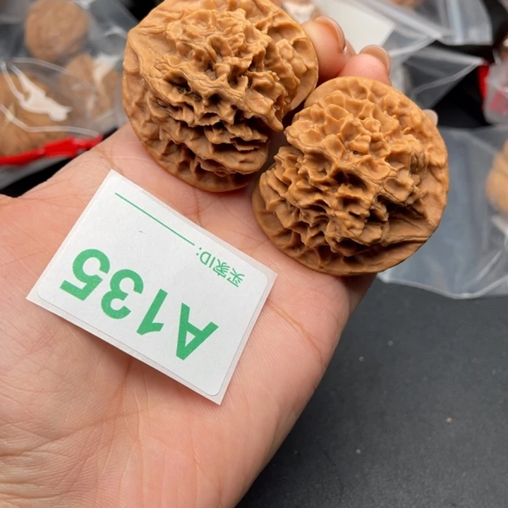 文玩核桃吊坠核桃
