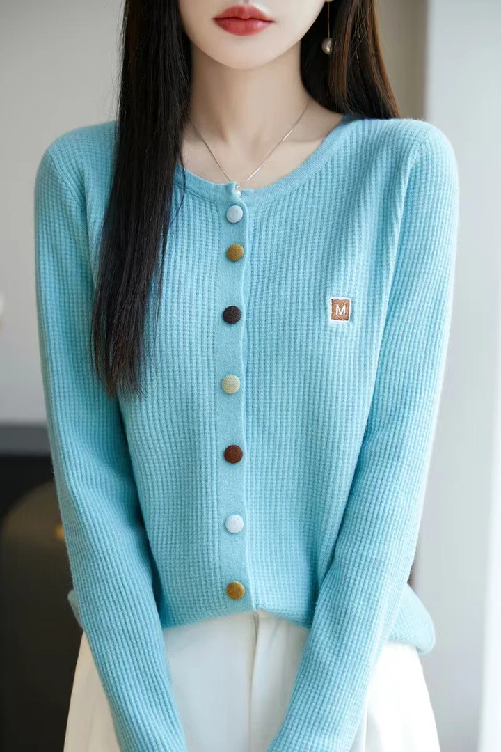 2025新款圆领针织开衫宽松洋气款时尚彩扣女装春秋外套上衣针织衫