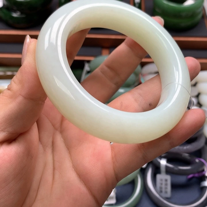 【闪购商品】未镶嵌手镯和田玉