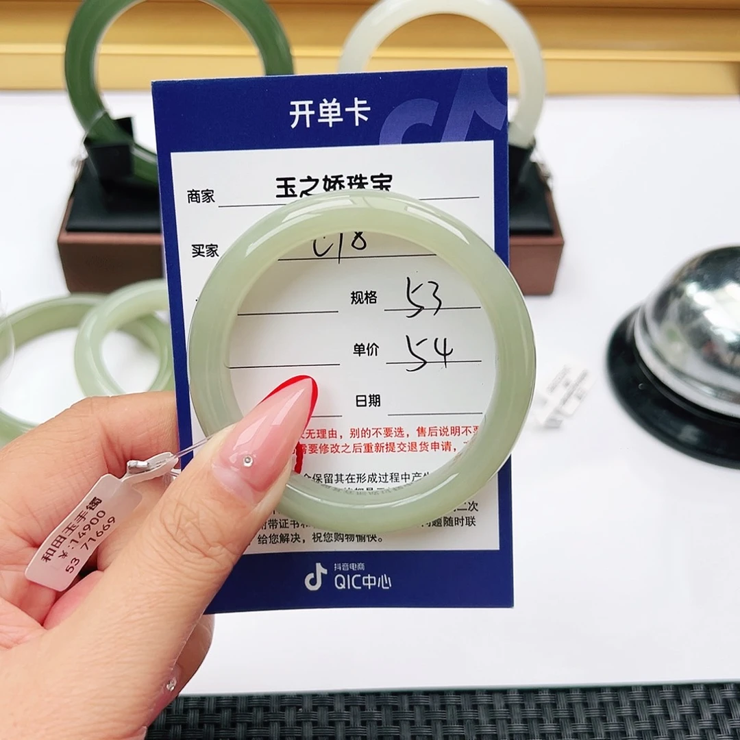 和田玉手镯未镶嵌狼****儿
