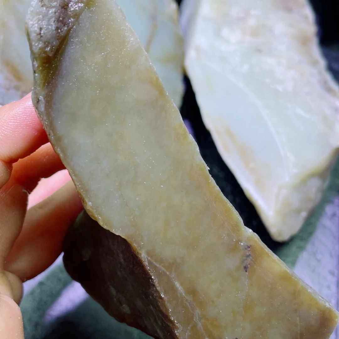 和田玉未镶嵌珠宝半成品