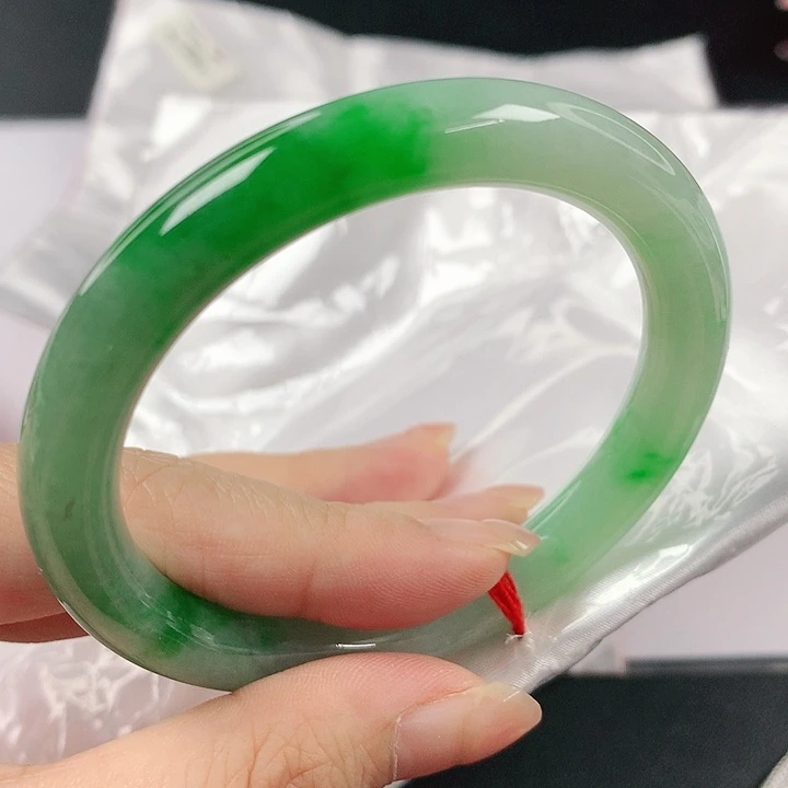未镶嵌手镯翡翠，682