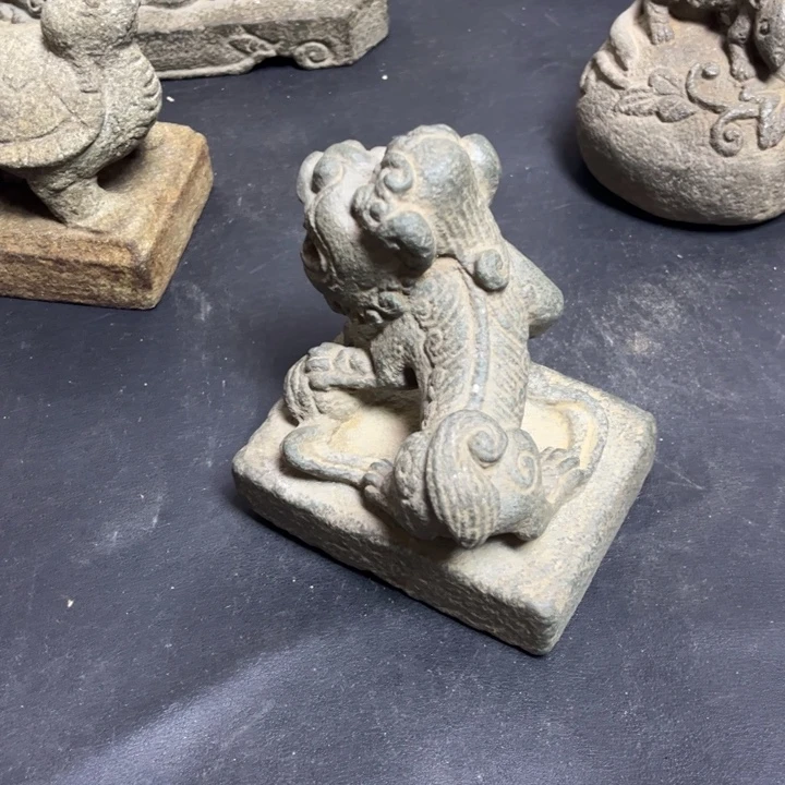 胸***下石材绿豆青大头狮子