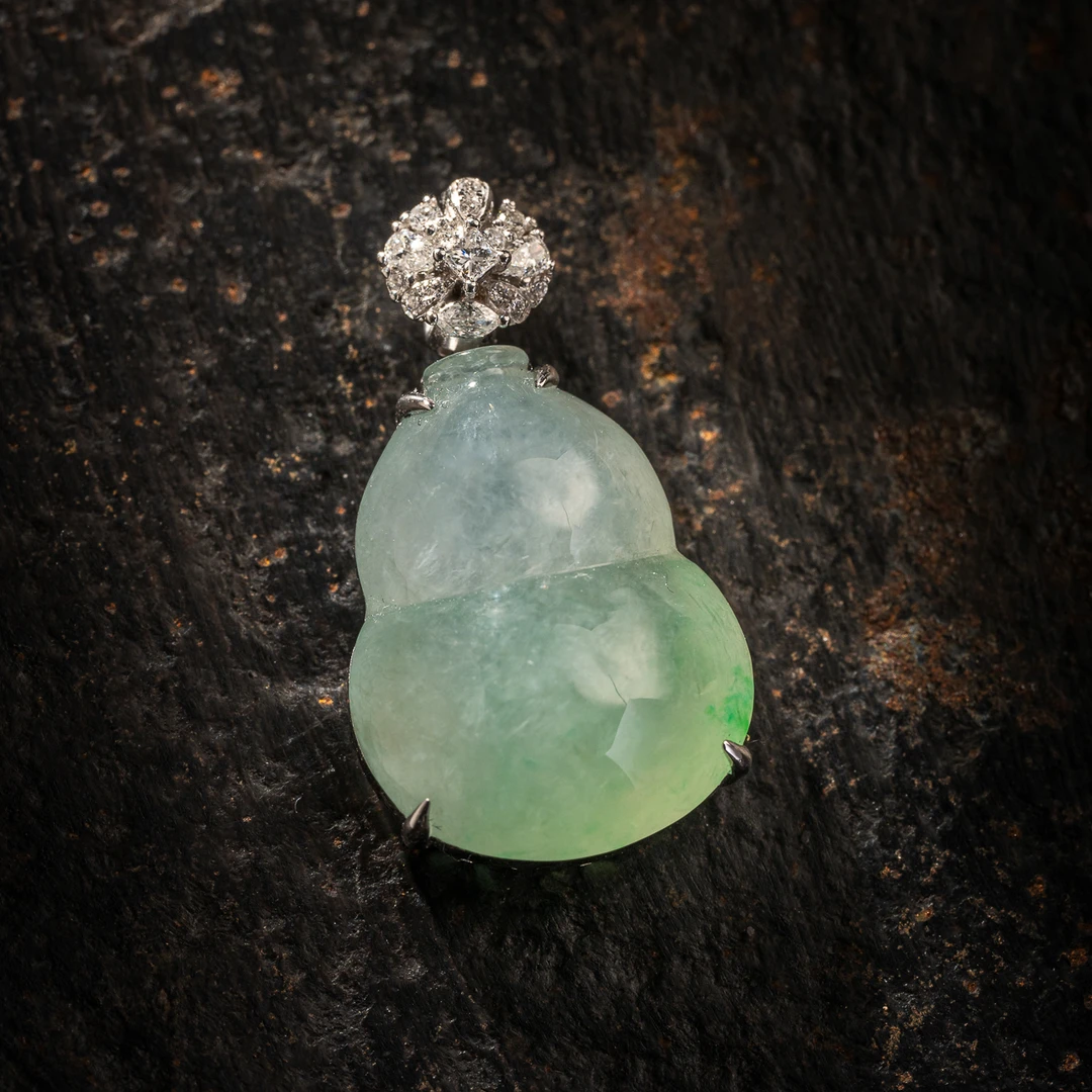 冰飘绿翡翠葫芦吊坠 18K金钻石 气质精美冰透  0144040