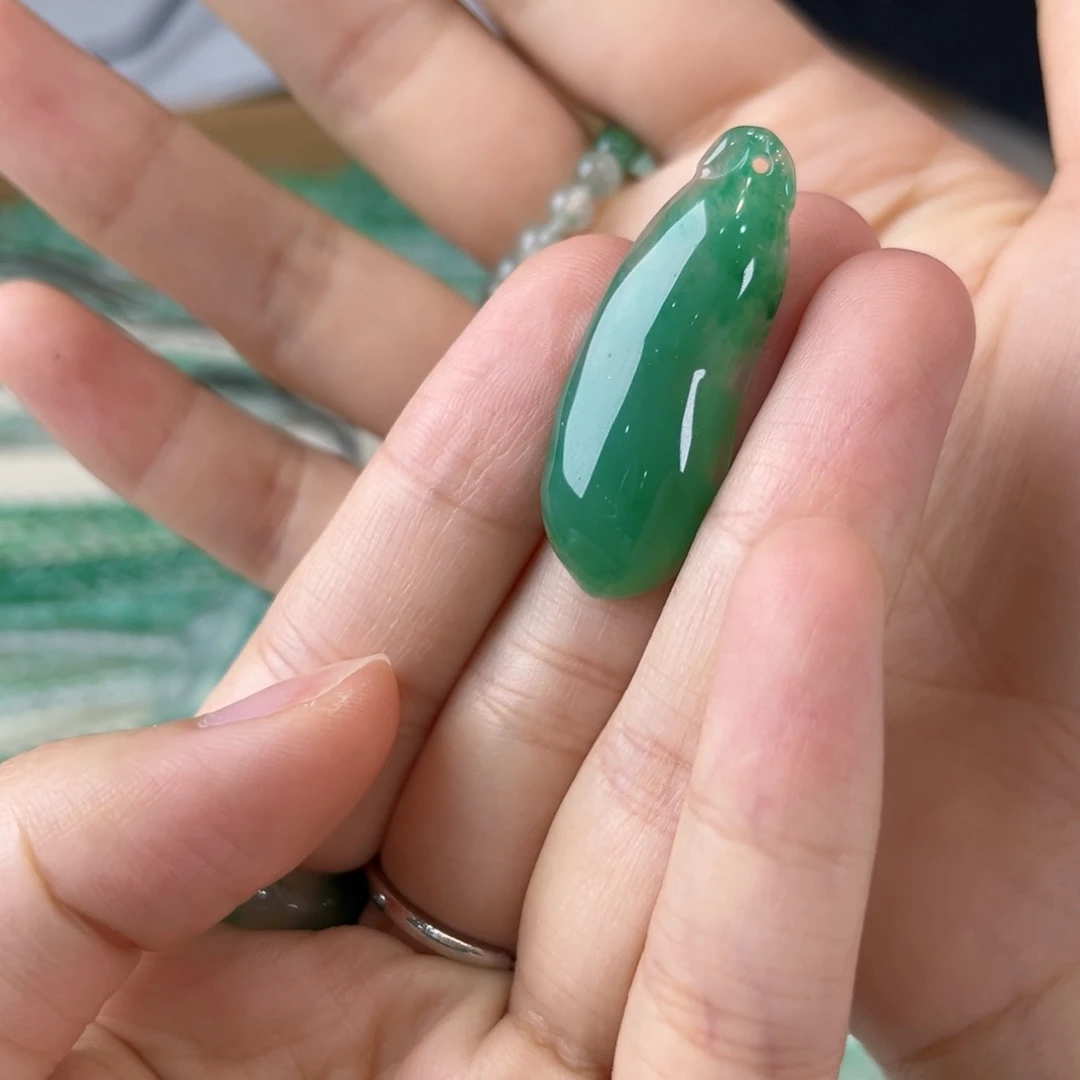 颈饰未镶嵌石英质玉