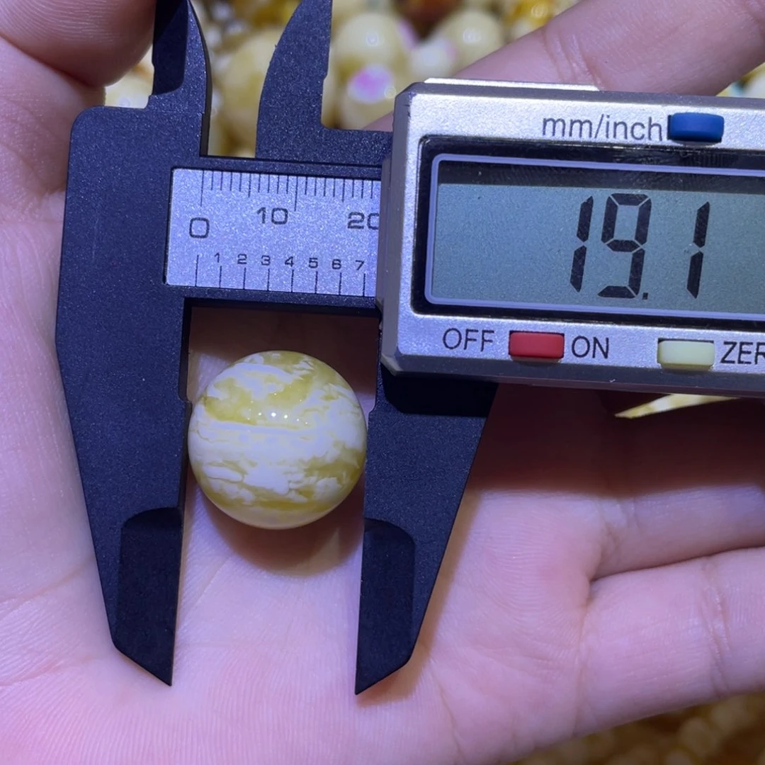 蜜蜡未镶嵌珠宝奇石