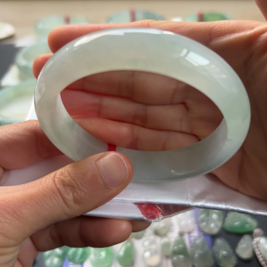 翡翠手镯未镶嵌手镯