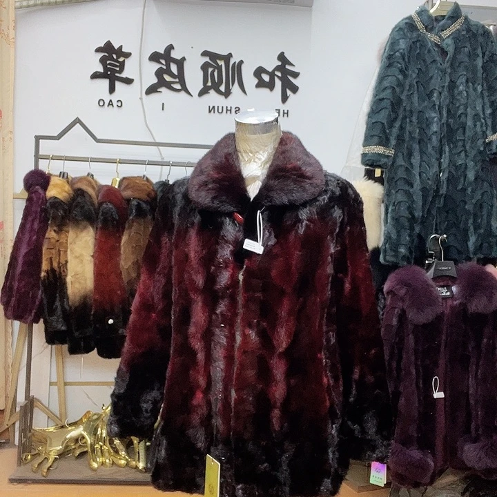 完**生商场断码拼貂衣服