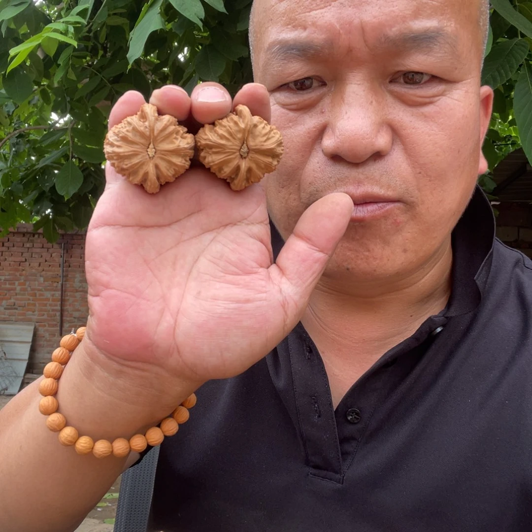 文玩核桃吊坠白狮子41