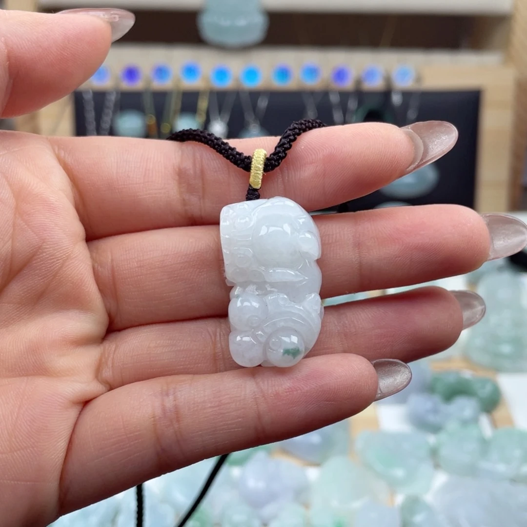 翡翠合金颈饰貔貅