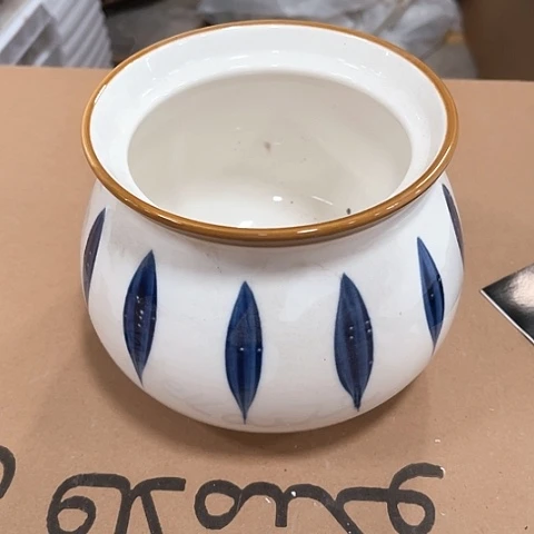 微瑕，不能明火，口径12，高12针孔拖釉