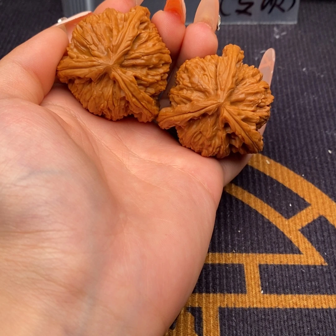 李***川文玩核桃吊坠白狮子
