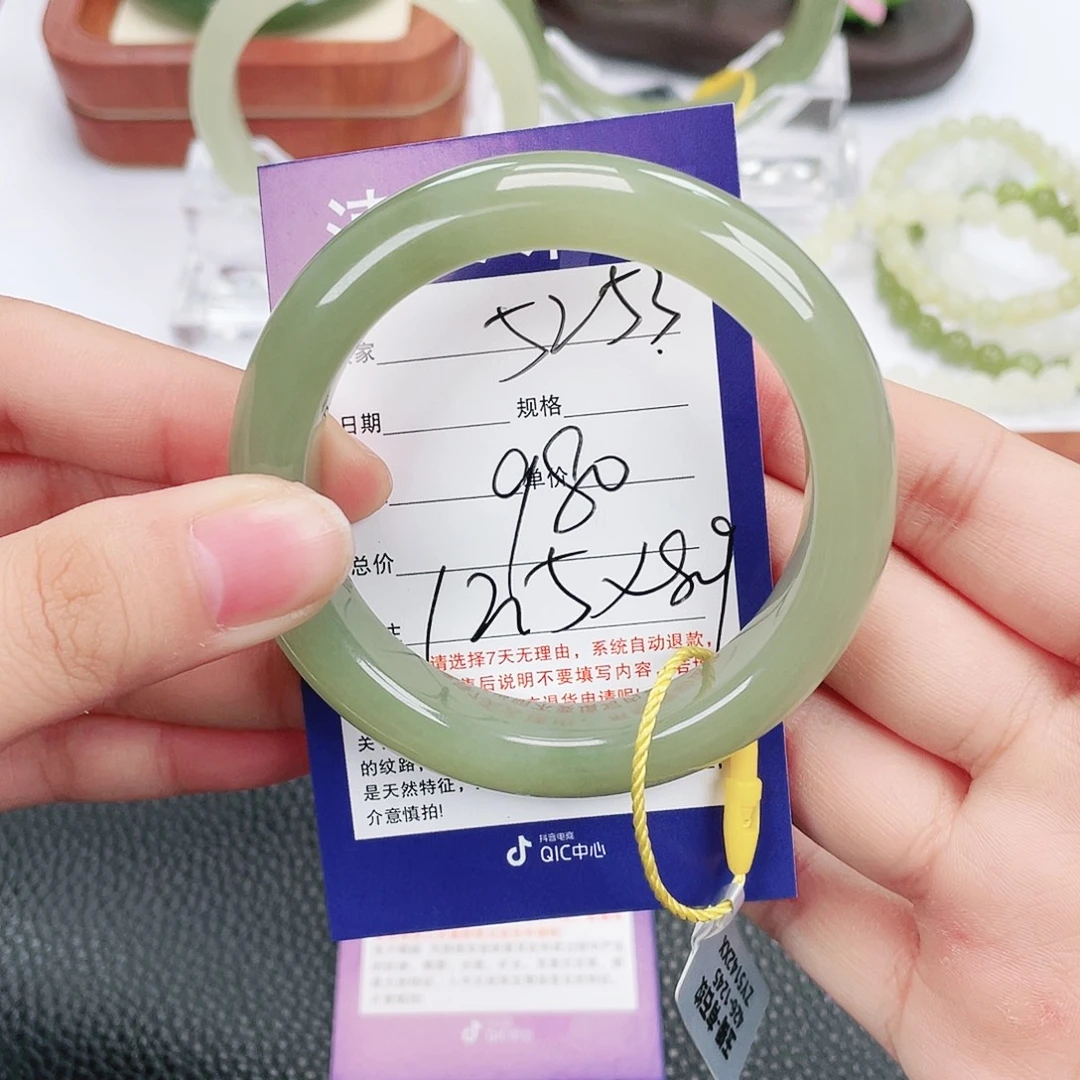 和田玉未镶嵌手镯