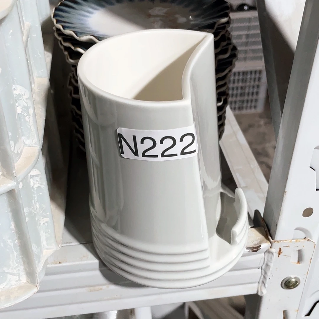 瓷片222。            两个