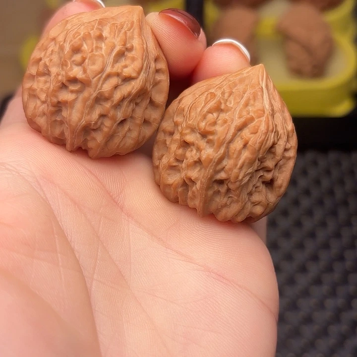 文玩核桃吊坠34野生鸡心