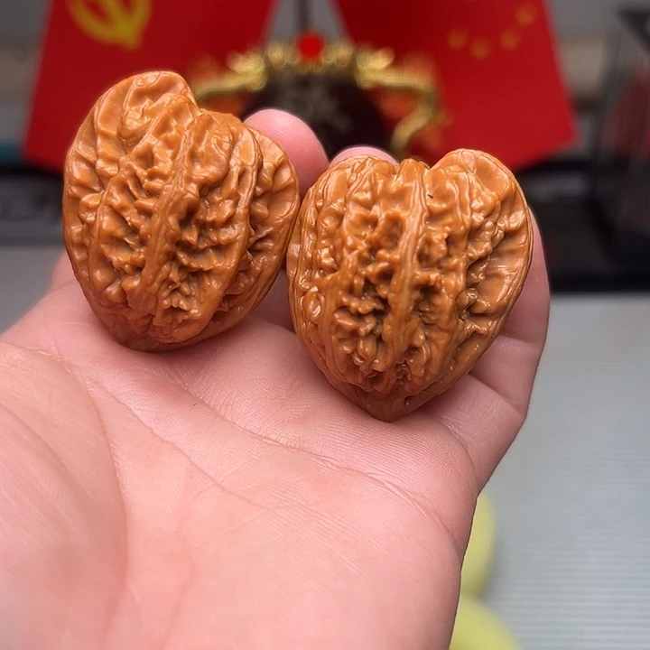 文玩核桃吊坠三羊谷天残