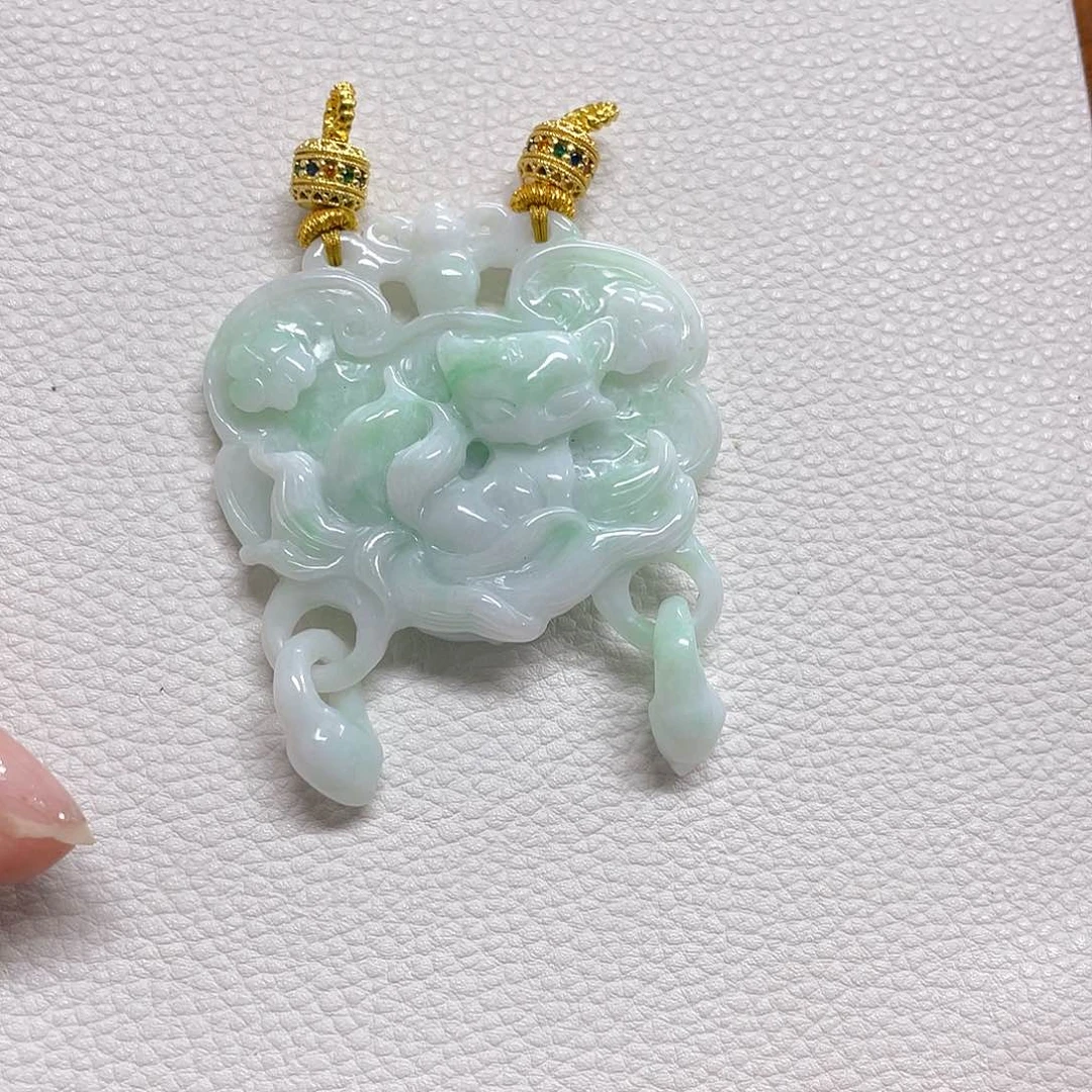 翡翠未镶嵌颈饰狐锁