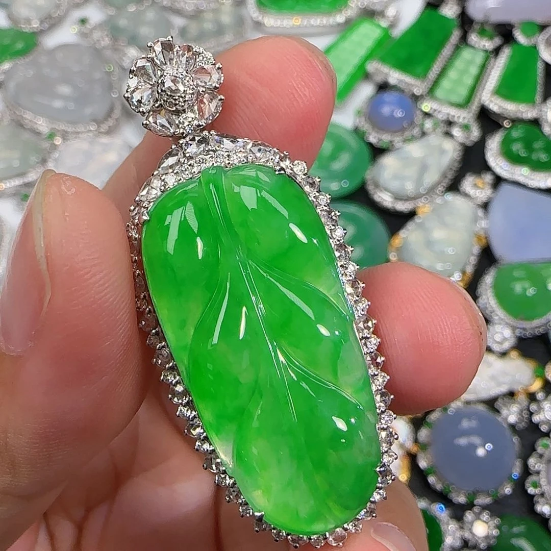 翡翠颈饰18K金镶嵌天然翡翠