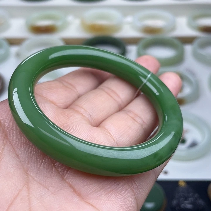 和田玉（碧玉）未镶嵌手镯