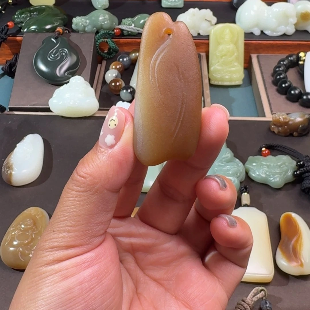 和田玉未镶嵌挂件且末随形