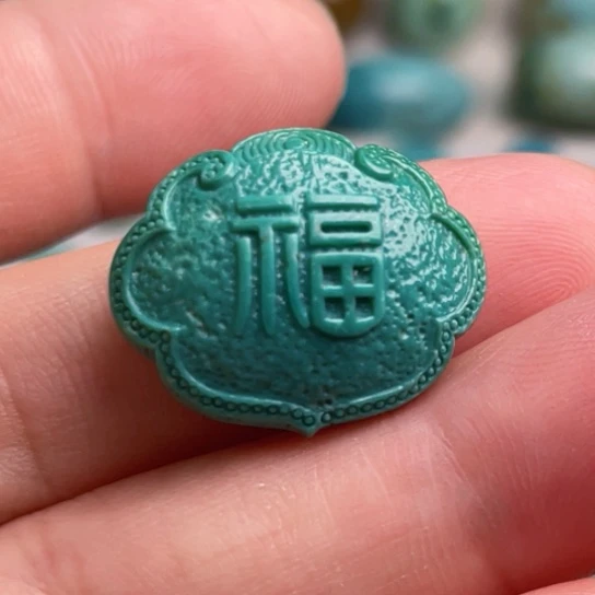 绿松石未镶嵌颈饰