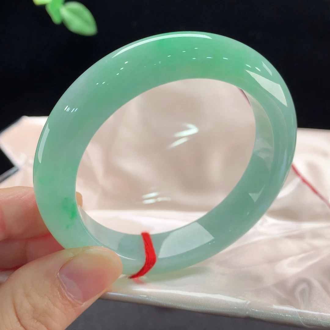 翡翠未镶嵌手镯0556