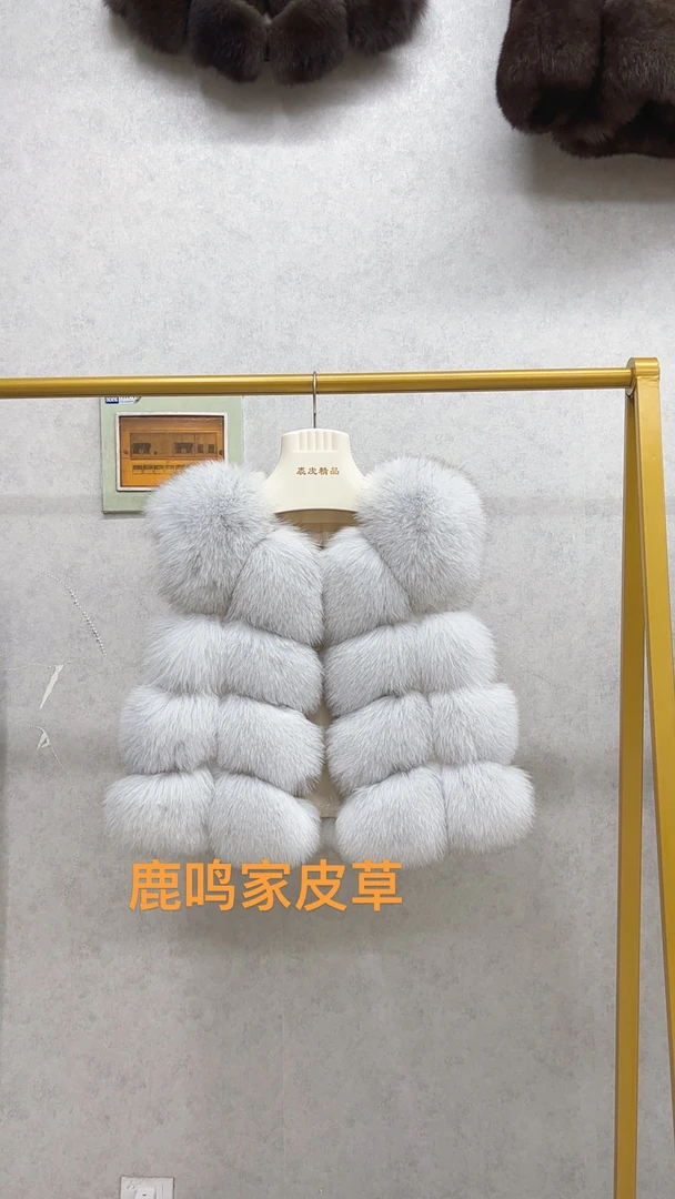 2025年新款女士窄版小飞袖狐狸毛短款马甲时尚百搭显瘦洋气保暖