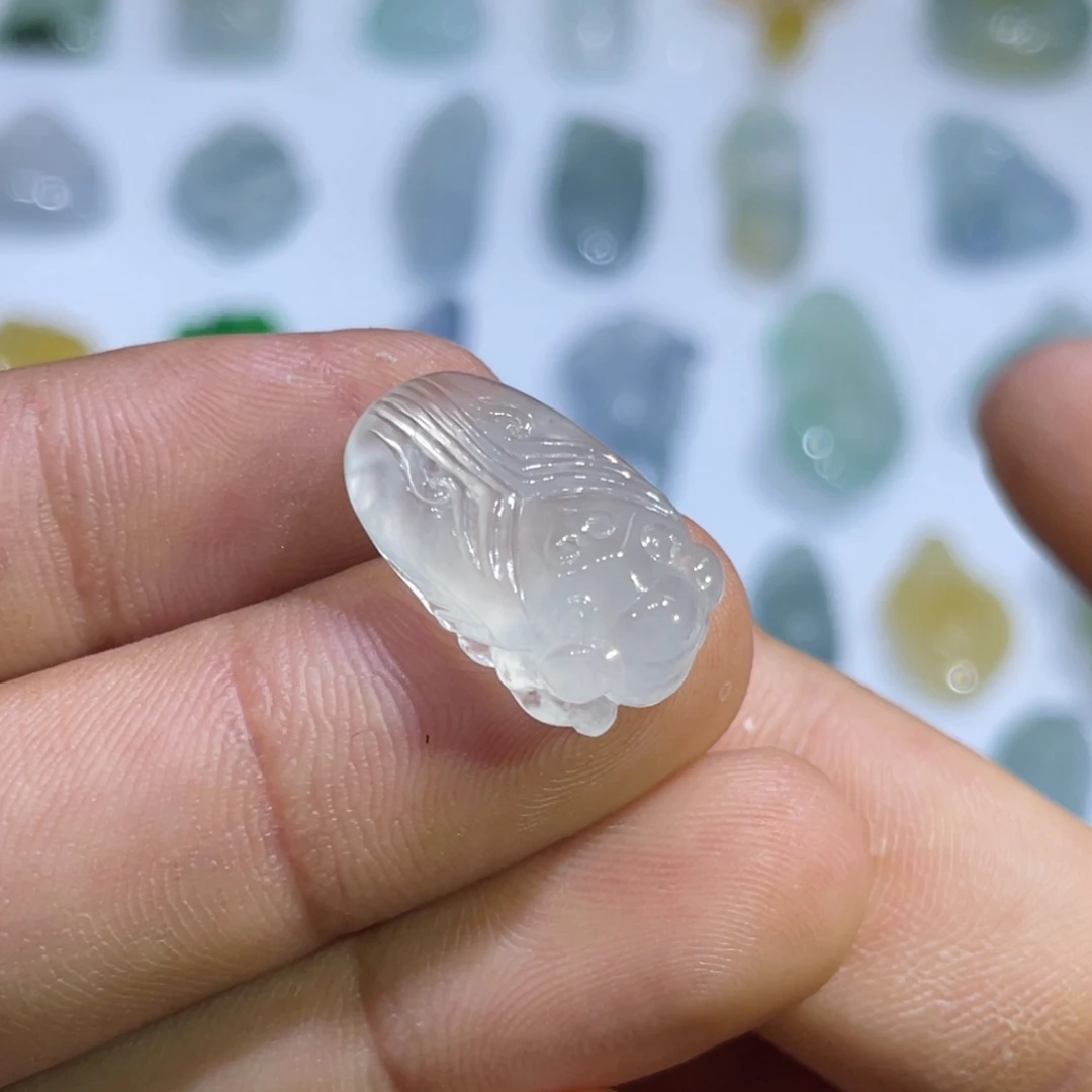 颈饰未镶嵌翡翠金蝉