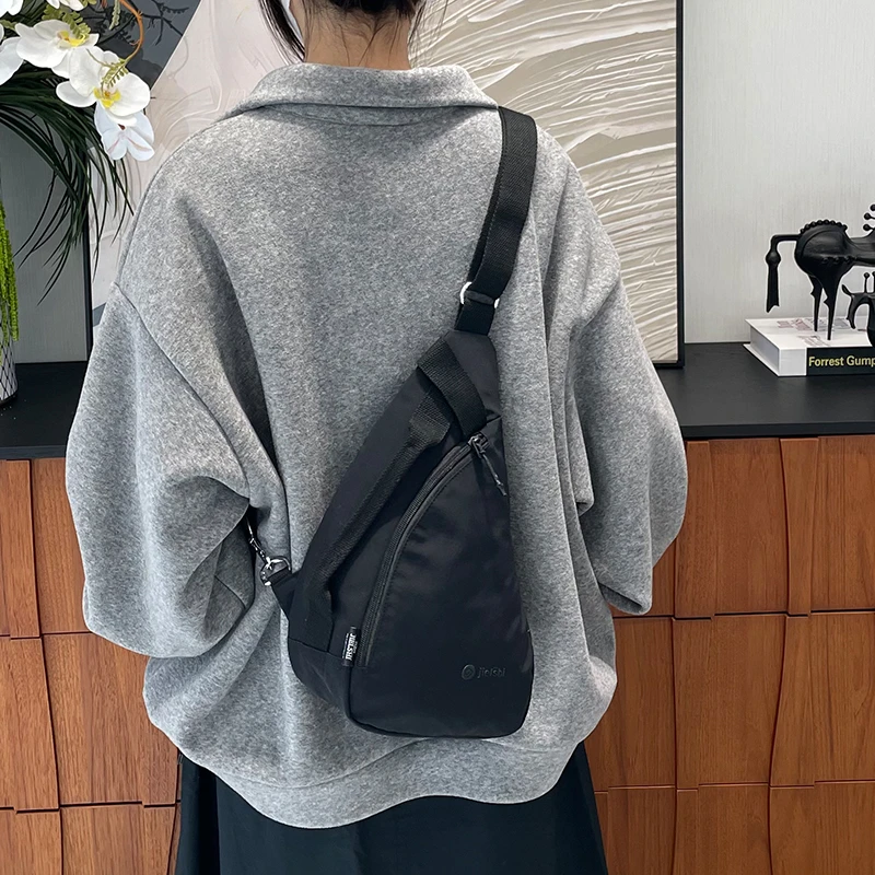 2025新款手提包女简约旅行斜挎包时尚小众运动骑行牛津布前胸背包