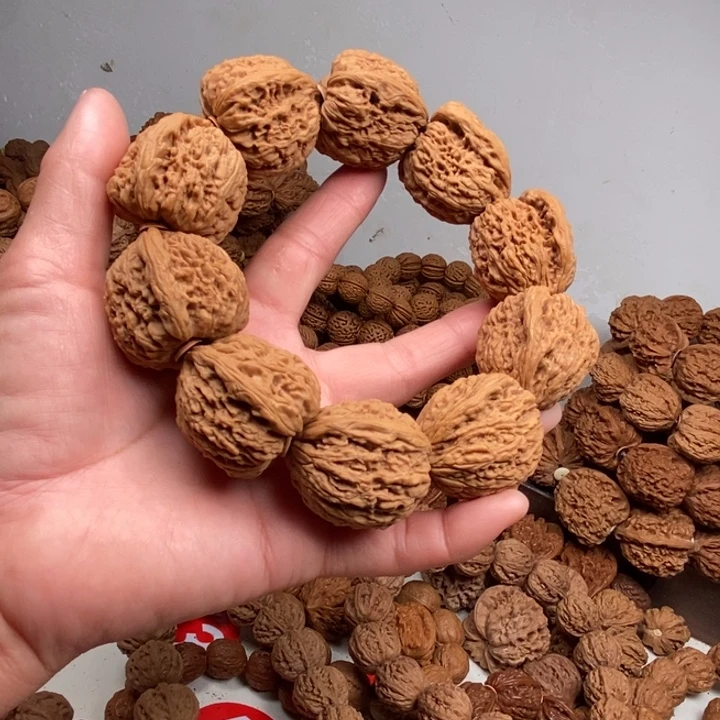 梁***歌核桃手持手串手链