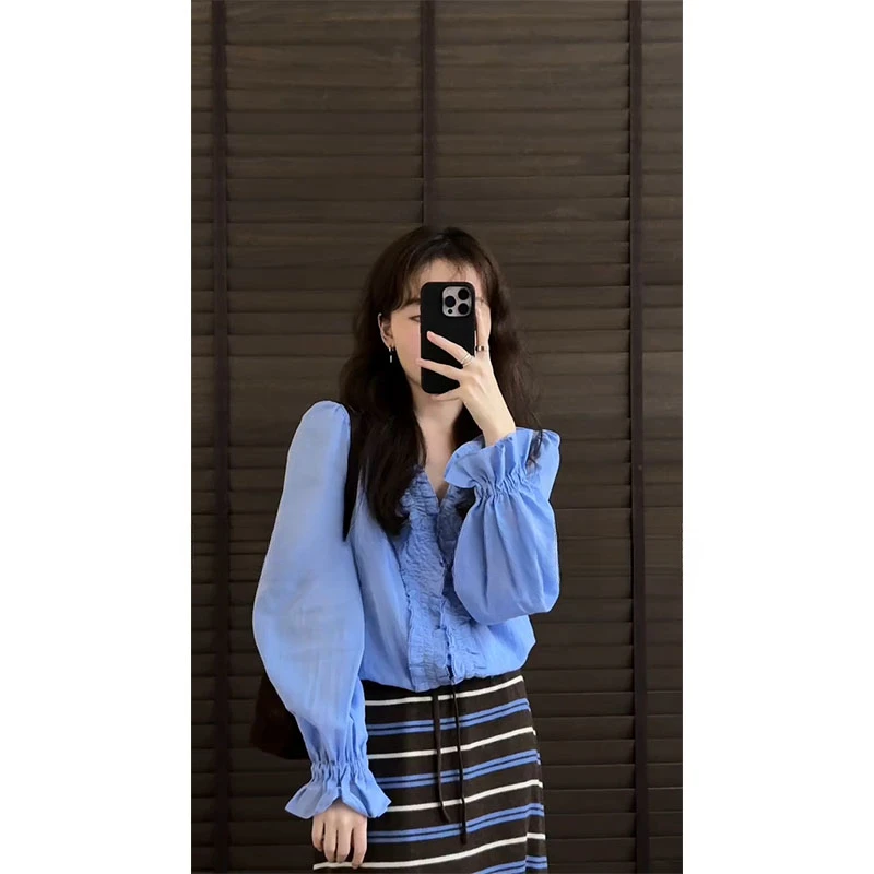 蓝色V领衬衫女早秋新款时尚松弛宽松长袖衬衣显瘦蓝条纹半身裙