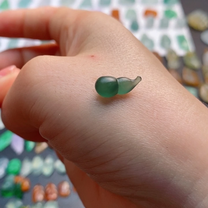 定制翡翠未镶嵌葫芦