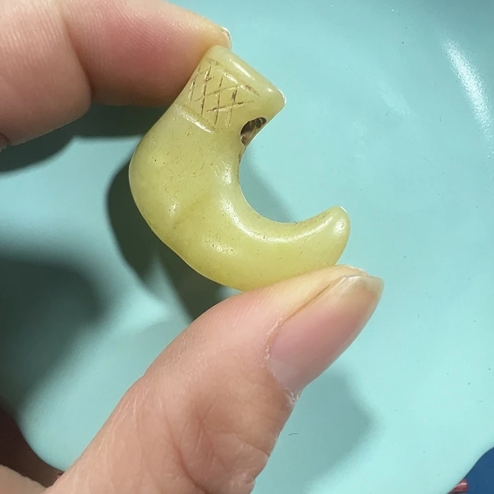 透闪石质玉未镶嵌挂件
