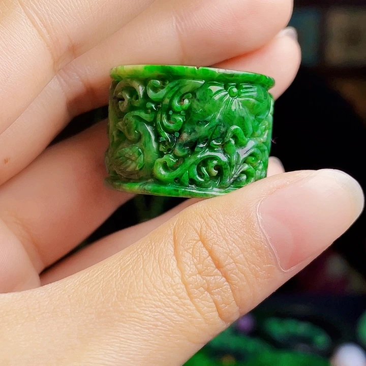 翡翠未镶嵌颈饰多样性